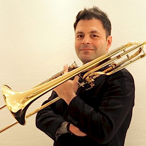 Trombon sanat dalı öğretim görevlimiz Cem Güngör kariyeri ve trombon eğitimi hakkındaki sorularımızı cevapladı